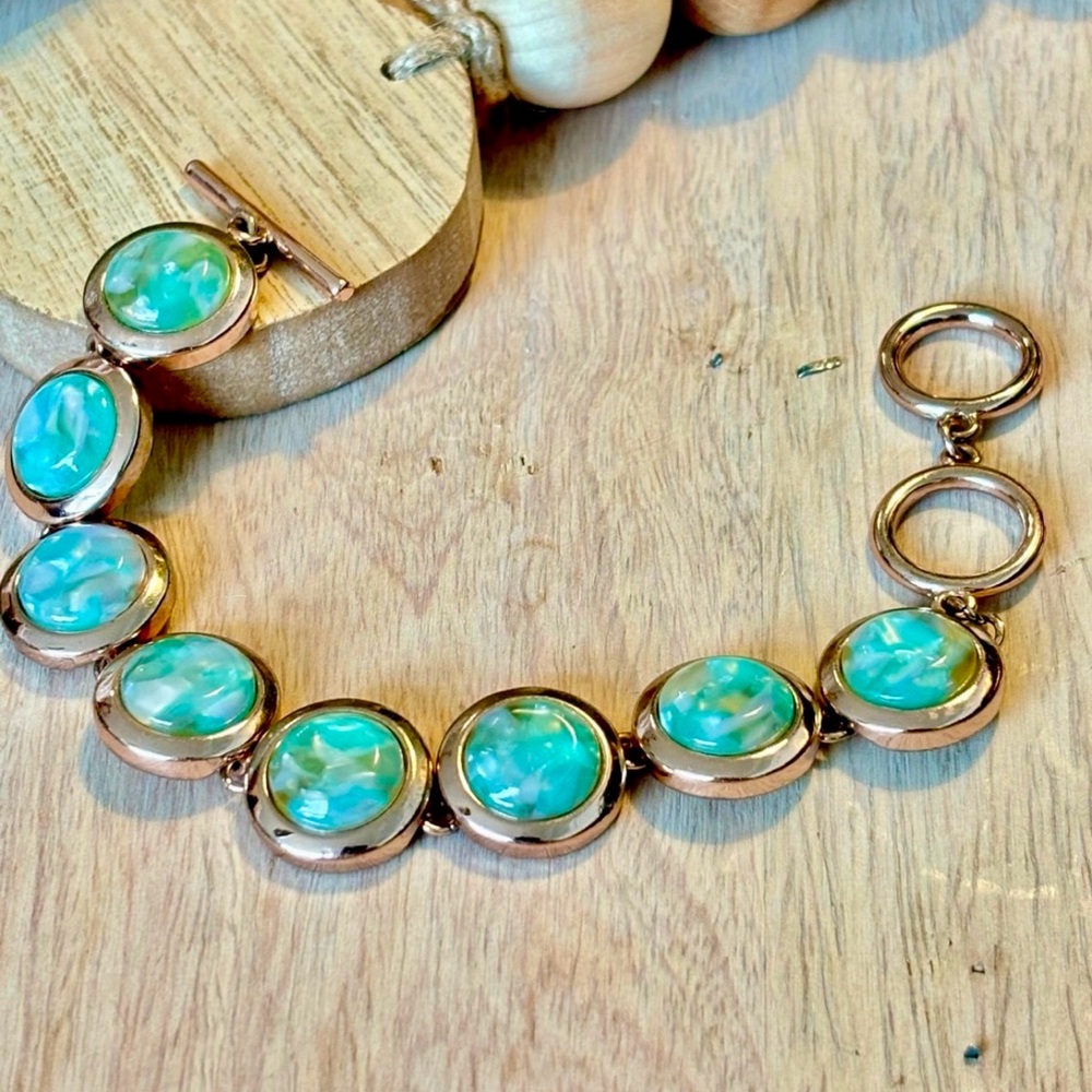 Beautiful mint green link bracelet